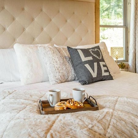 New / 3 King Suites / Sleeps12 / View / 5 Mi To Pf / Hot Tub 세비어빌 외부 사진