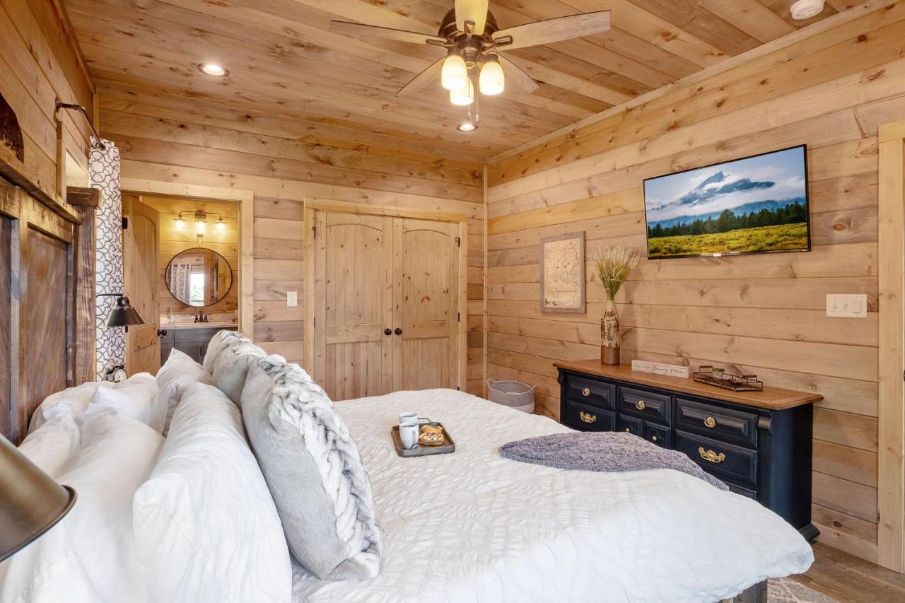 New / 3 King Suites / Sleeps12 / View / 5 Mi To Pf / Hot Tub 세비어빌 외부 사진