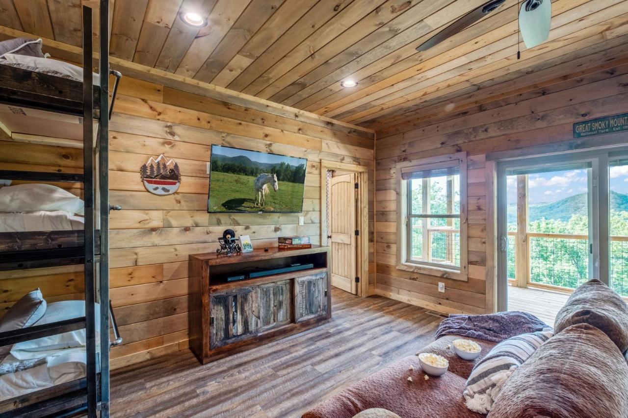 New / 3 King Suites / Sleeps12 / View / 5 Mi To Pf / Hot Tub 세비어빌 외부 사진