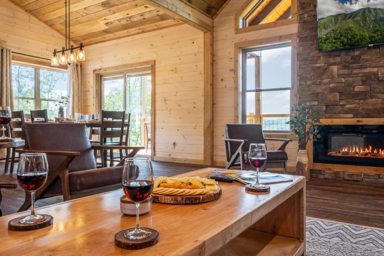 New / 3 King Suites / Sleeps12 / View / 5 Mi To Pf / Hot Tub 세비어빌 외부 사진